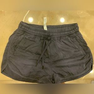 LULULEMON studio shorts - worn once - clothing tag still on